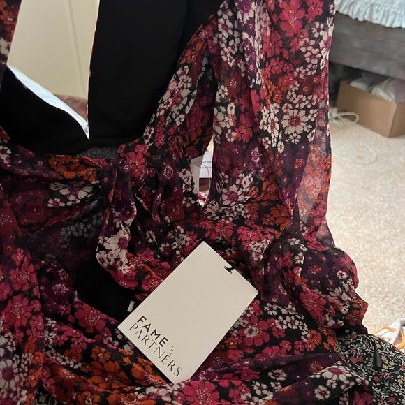 NWT FAME AND PARTNERS BEAUTIFUL FLORAL DRESS IN A PERFECT FALL COLOR-WAY - Picture 11 of 11